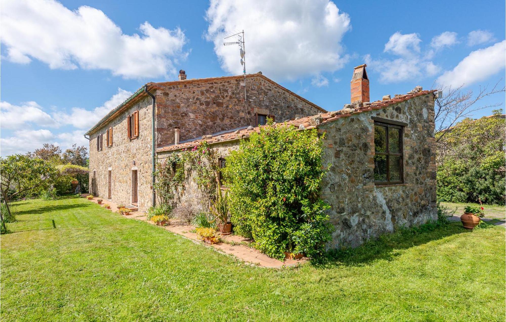 Cozy Home In Massa Marittima Gr With Kitchen Bagian luar foto