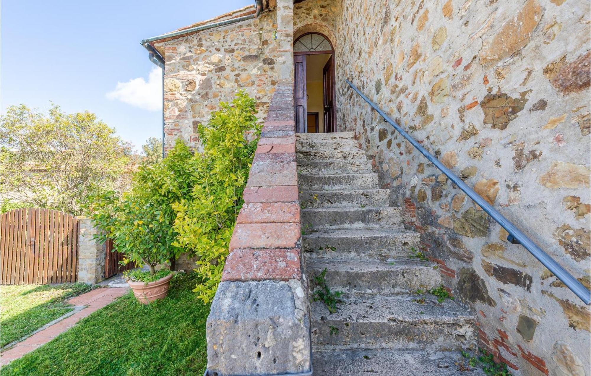 Cozy Home In Massa Marittima Gr With Kitchen Bagian luar foto