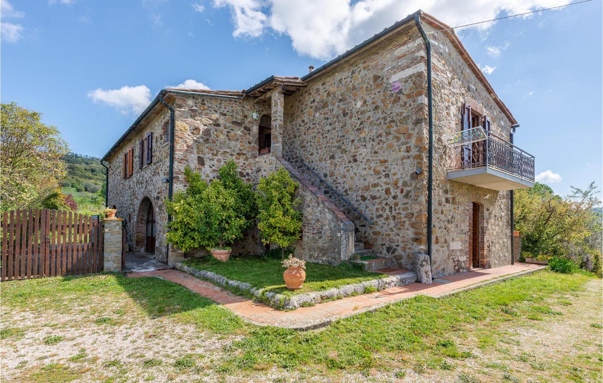 Cozy Home In Massa Marittima Gr With Kitchen Bagian luar foto
